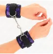 KINK - KURZE HANDGELENKSFESSELN AUS SAMTSPITZE UND NYLONBINDUNG LILA-SCHWARZ 23 X 6,5 CM