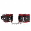 KINK - APPUI-POIGNETS DOUBLÉS DE FOURRURE ROUGE - NOIR RÉGLABLE 17-29 CM X 6 CM