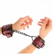 KINK - HANDGELENKFESSELN MIT RAUTENMUSTER, DUNKELROT, VERSTELLBAR 17-26 CM X 5,5 CM