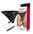 DARKNESS - STRING DE SOUMISSION AVEC CHAÎNE EN MÉTAL DARKNESS - STRING DE SOUMISSION AVEC CHAÎNE EN MÉTAL