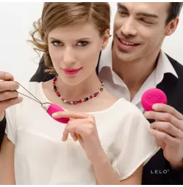 LELO - LYLA 2 INSIGNIA DESIGN EDITION FUCHSIA MASSAGER EGG