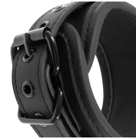 FETISH SUBMISSIVE - POSITION MIT OFFENEN BEINEN UND HANDSCHELLEN MIT NOPRENE-FUTTER