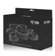 FETISH SUBMISSIVE - POSITION MIT OFFENEN BEINEN UND HANDSCHELLEN MIT NOPRENE-FUTTER