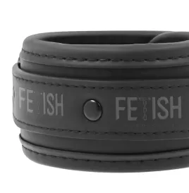 FETISH SUBMISSIVE - HALSKETTE UND HANDSCHELLEN AUS VEGANEM LEDER MIT NOPRENE-FUTTER