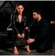 FETISH SUBMISSIVE - HANDSCHELLENVERBINDUNG AUS VEGANEM LEDER